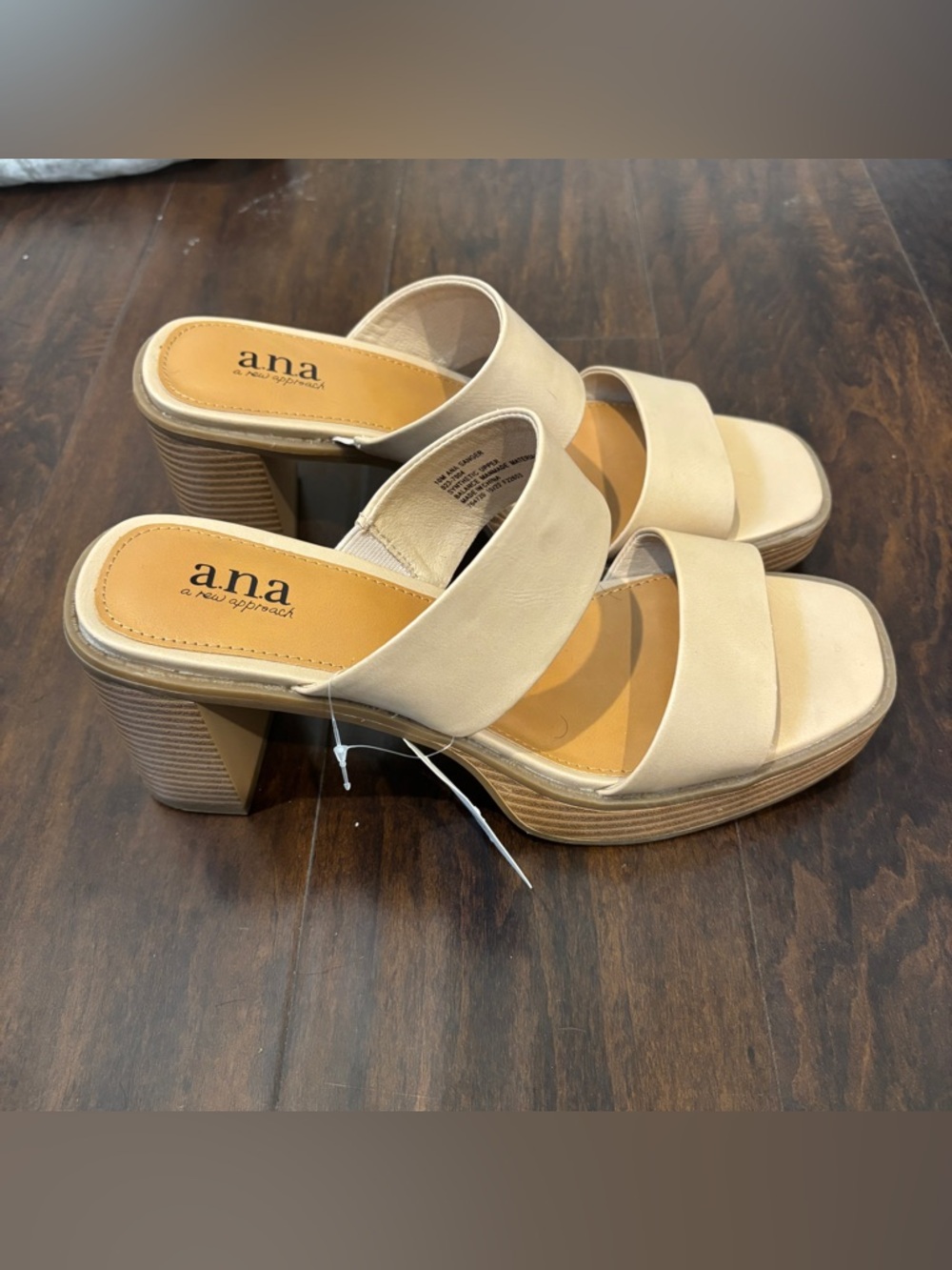 Ana block nude heels | Size 10 - Picture 2 of 6
